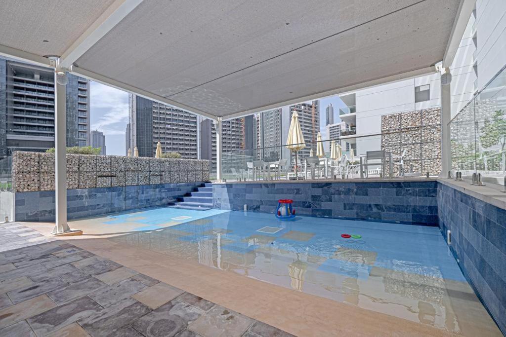 Апартаменти Brand New 1Br- Business Bay - Burj Khalifa View Дубай Екстер'єр фото